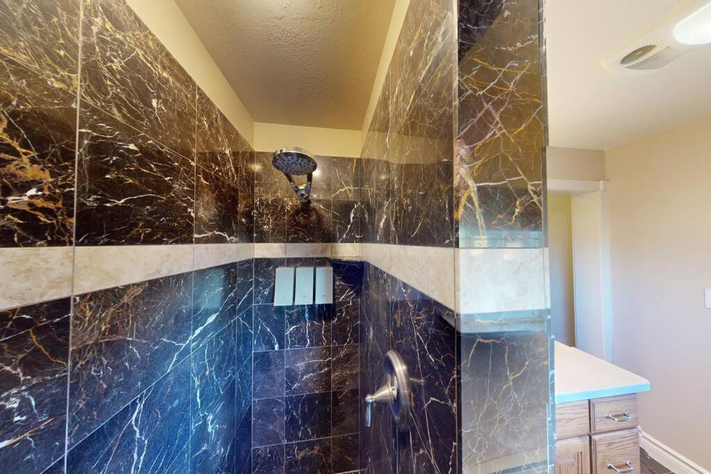 Tacit Shadow Resort Shangri-La King Suite, Gym, Coffee Bar, Hot-Tub, Free Laundry, Food Available Parowan Exterior foto